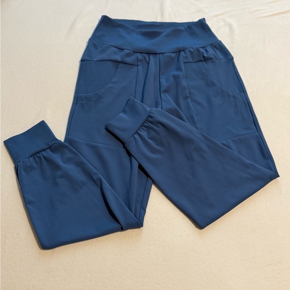 Ceil Blue Scrub Set - Picture 5 of 7